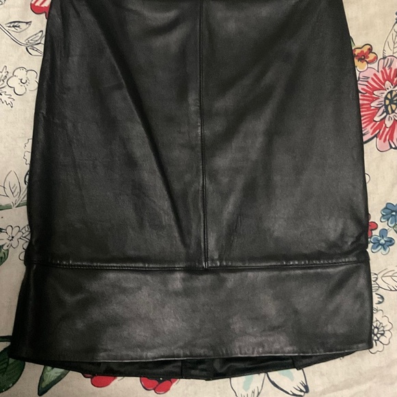 Bebe 100% Leather Skirt (with lining) Size 8 Black - Picture 2 of 4